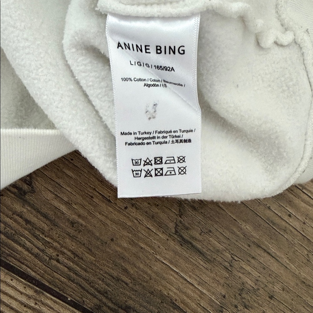 White crew neck - Picture 4 of 7